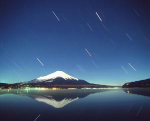逆さ富士と冬の星座達  